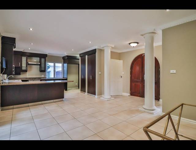 3 BEDROOM TOWNHOUSE TO LET IN UMHLANGA CENTRAL